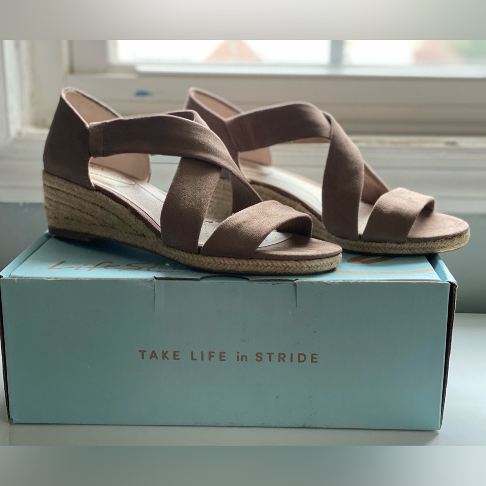 LifeStride Siesta Espadrille Wedge Sandal in “Mushroom”